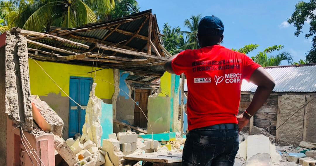 Mercy Corps employee in a red shirt helping in Haiti