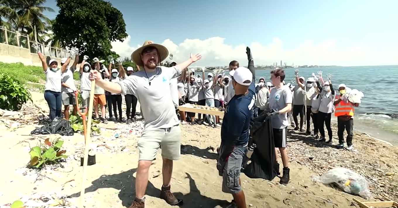 Mr. Beast doing beach cleanup for Team Seas, screenshot from YouTube